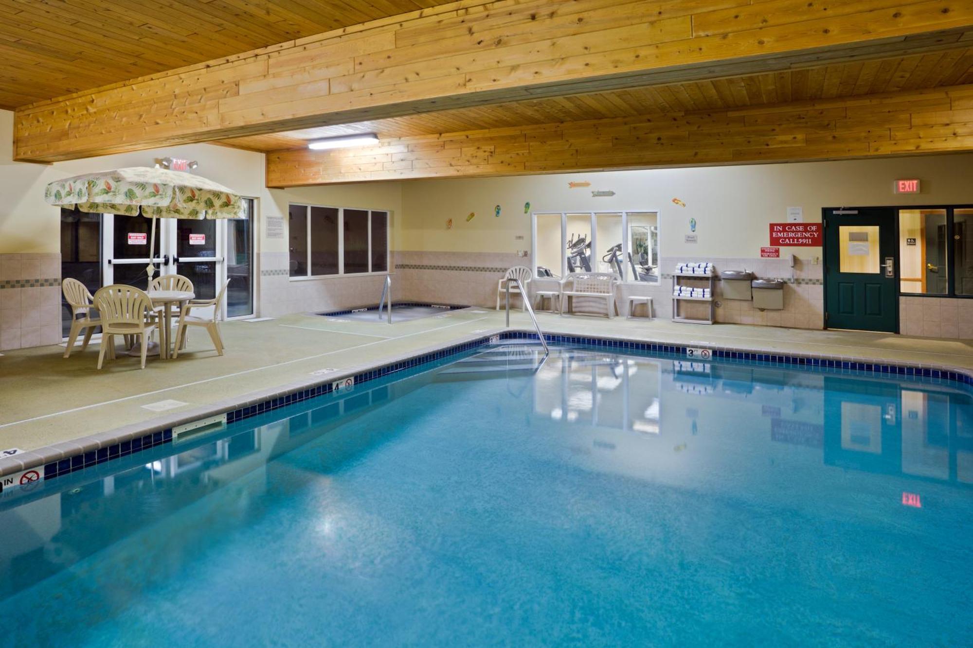 Americinn By Wyndham Iron Mountain Buitenkant foto